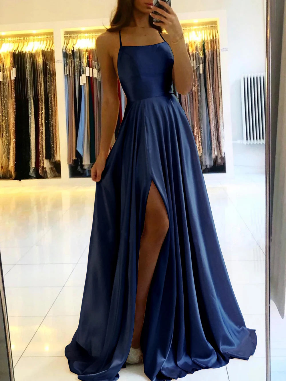 Vestido longo de alças finas com fenda e saia volumosa AB914