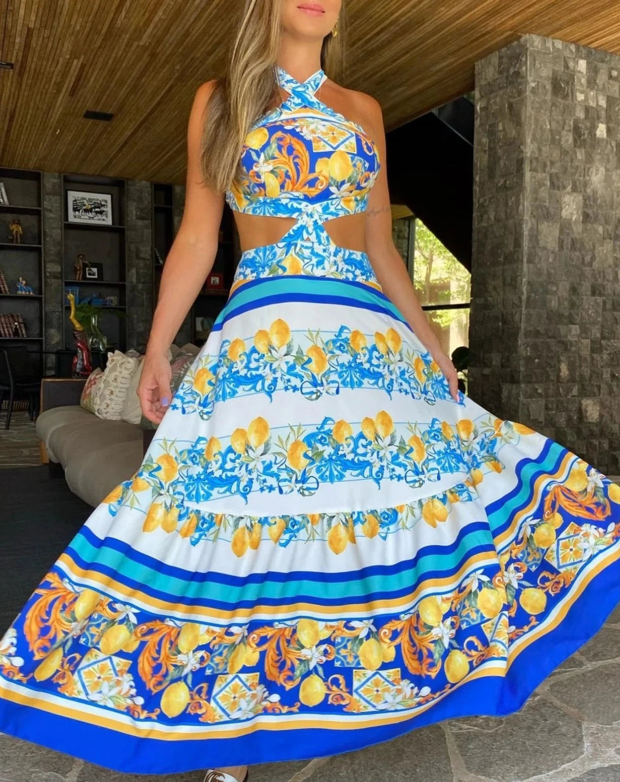 Vestido recortes e amarração no pescoço AB287