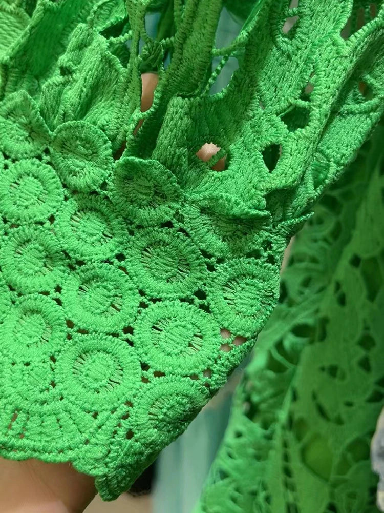 Vestido midi em renda vazada com mangas longas AB716