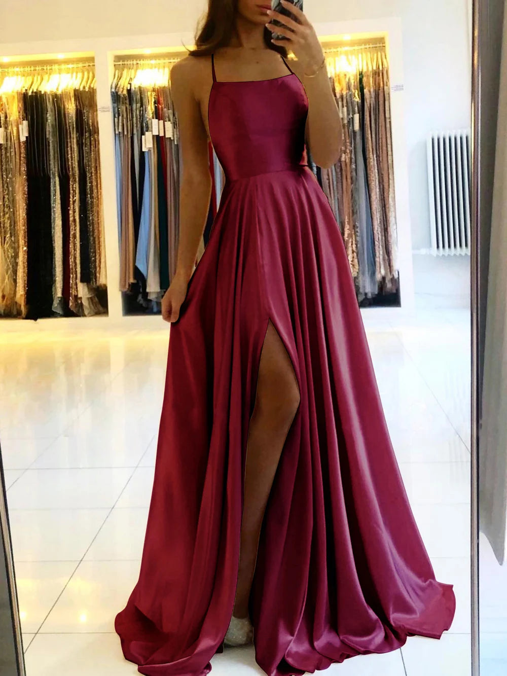 Vestido longo de alças finas com fenda e saia volumosa AB914