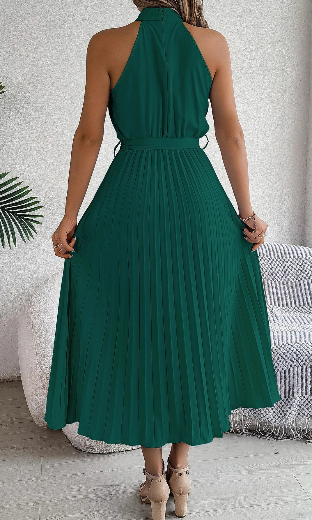 Vestido midi com plissado e gola alta AB720