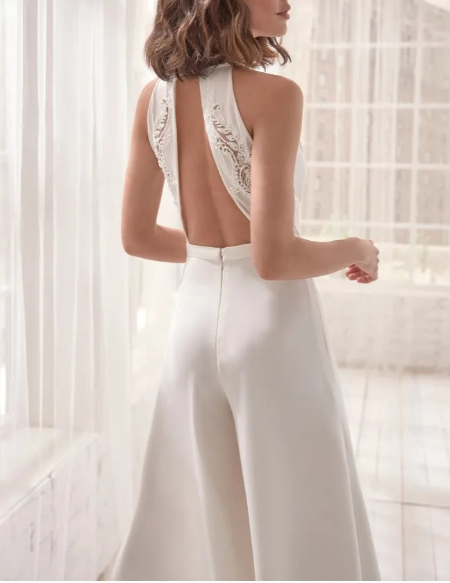 Macacão Longo com Fendas Fluidas e Decote Halter AB814