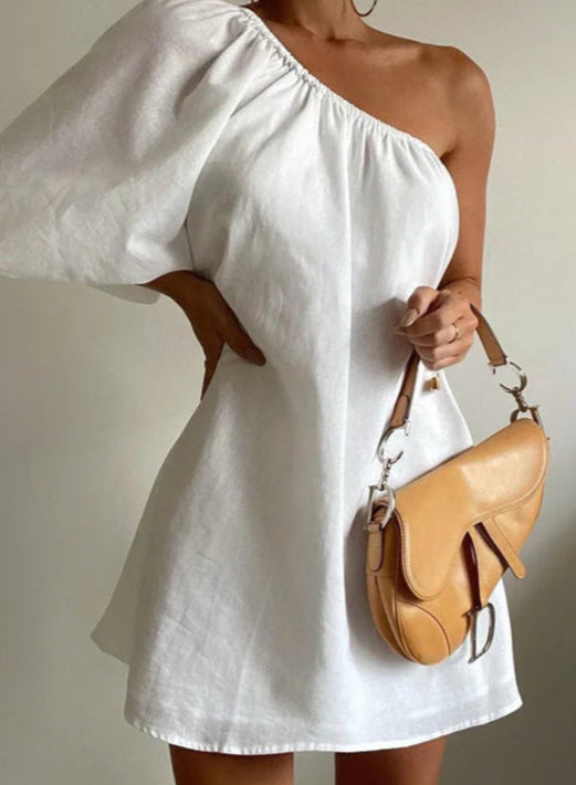 Vestido curto assimétrico com manga bufante AB923