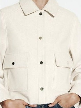 Blazer feminino curto com botões AB616